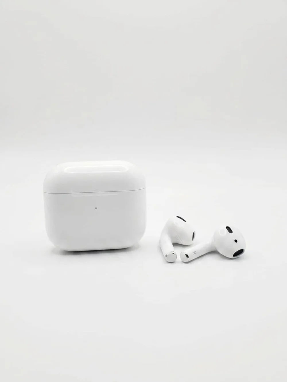 Here's the description for AirPods (3rd Generation) in English:  **AirPods (3rd